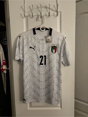 Puma White and Black Italy Soccer Jersey PIRLO #21 Size XL (FITS LIKE LARGE L)